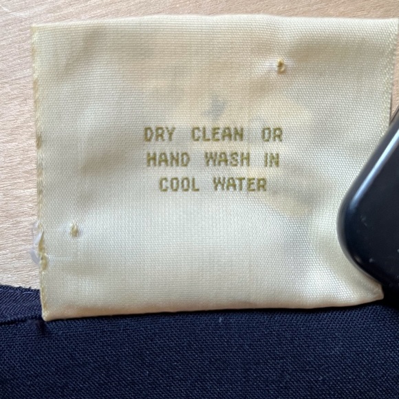 Cropped rayon blouse by Asian Creations. Size Small. - Picture 8 of 9